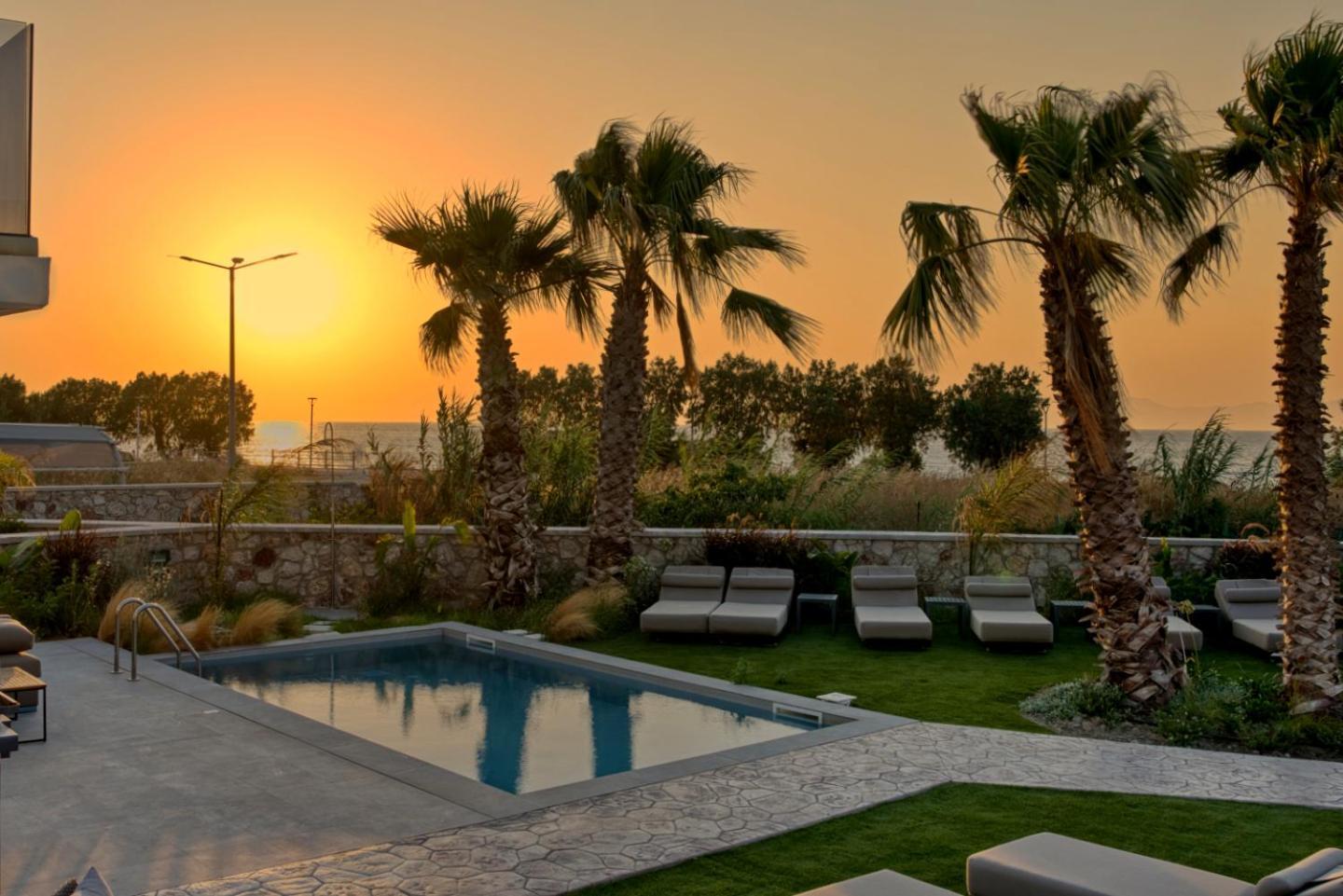 Penelope Beachfront Villa Kremastí Exterior foto